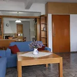 Matroni's House - Seafront Getaway In *