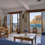 Matroni's House - Seafront Getaway In *