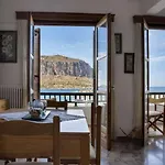 Matroni's House - Seafront Getaway In Apartment