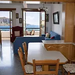 Apartament Matroni's House - Seafront Getaway In