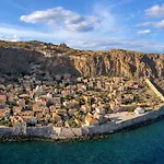 شقة Matroni's House - Seafront Getaway In *