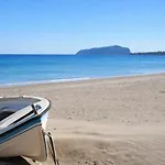 Matroni's House - Seafront Getaway In شقة *