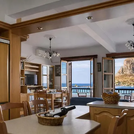 Appartement Matroni's House - Seafront Getaway In *