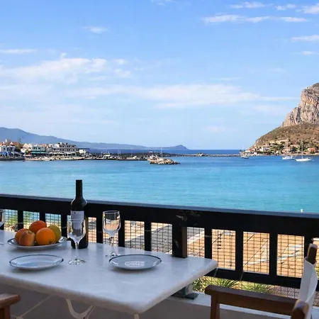 Apartament Matroni's House - Seafront Getaway In