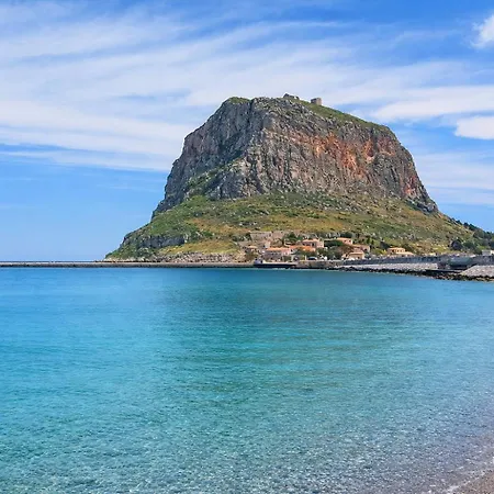 Matroni's House - Seafront Getaway In