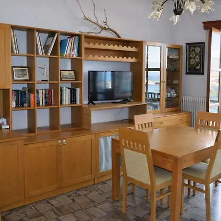 Matroni's House - Seafront Getaway In *