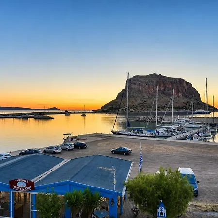 Apartament Matroni's House - Seafront Getaway In