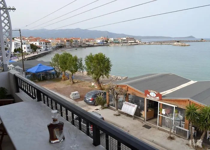 Matroni's House - Seafront Getaway In