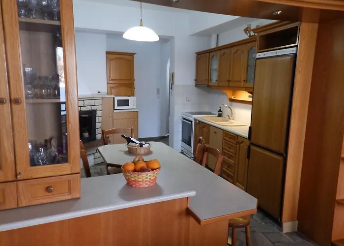 Matroni's House - Seafront Getaway In *