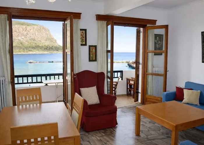 Matroni's House - Seafront Getaway In 公寓