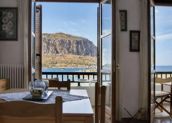 Matroni's House - Seafront Getaway In 公寓