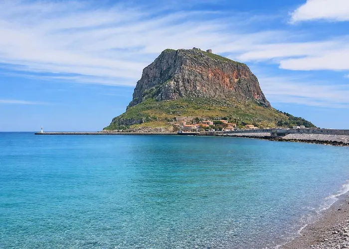 Matroni's House - Seafront Getaway In