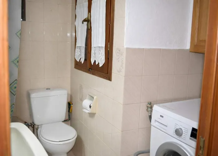 Matroni's House - Seafront Getaway In 莫奈姆瓦夏